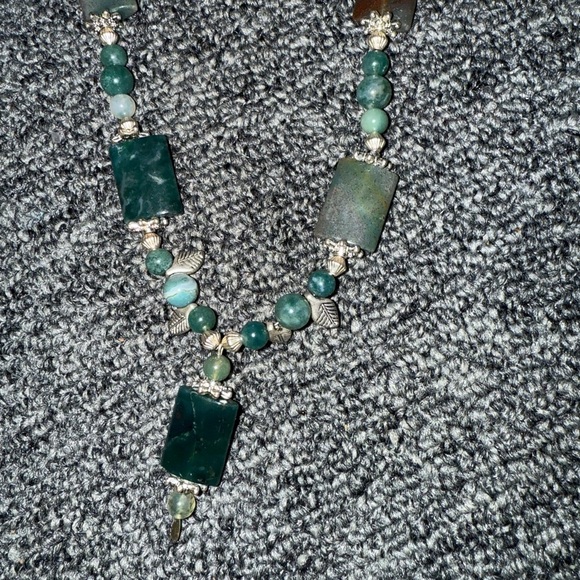 Gorgeous Vintage Elegant Green Agate Stone Necklace - Picture 2 of 4